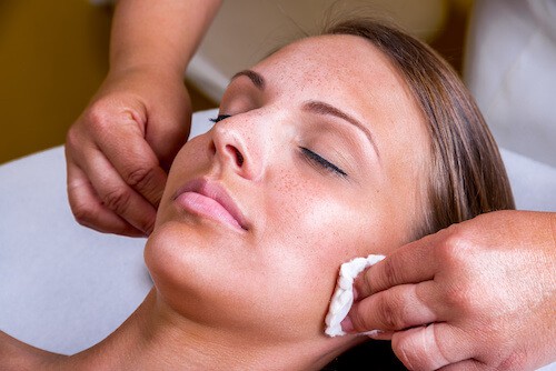 What To Expect The First Time You Get A Facial