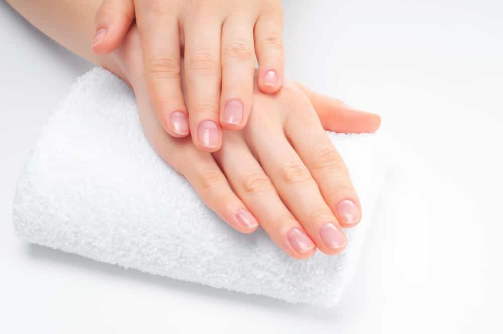 Gel_vs_Regular_Nail_Polish Photo of natural manicured nails